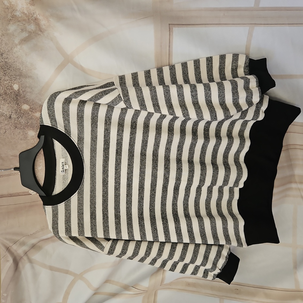 Puff arm sweater sz L